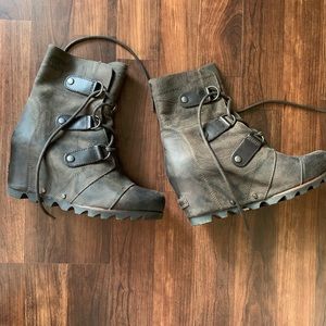 Women’s Joan of Arctic™ Wedge Mid Boot